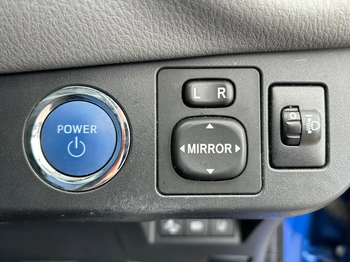 2019-toyota-yaris-15-vvt-i-icon-tech-98bhp-hybrid-1497cc-e-cvt-big-25