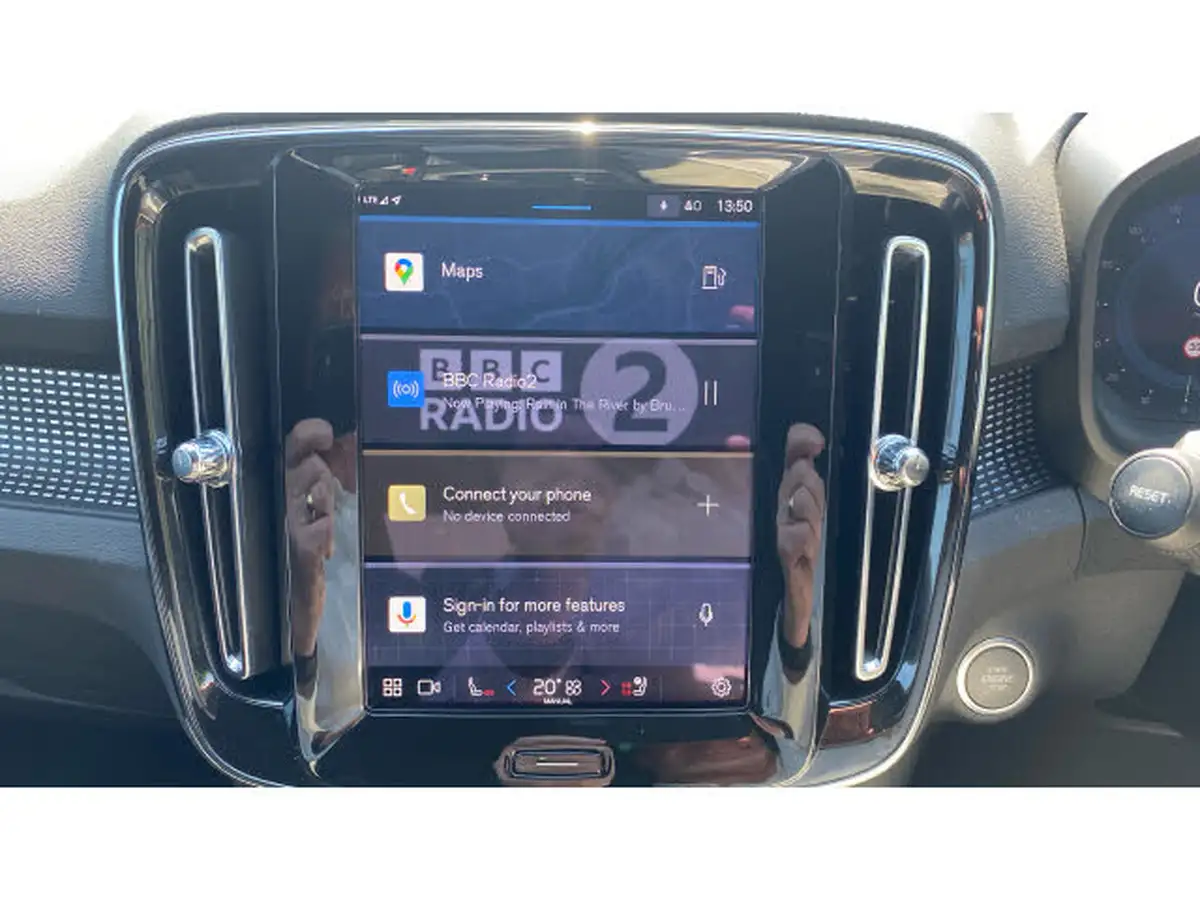 2024-volvo-xc40-20-b3-plus-big-28