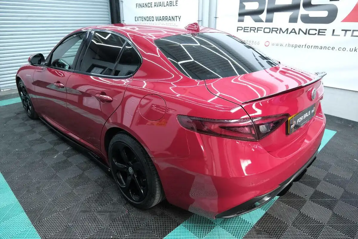2017-alfa-romeo-giulia-20-veloce-big-10