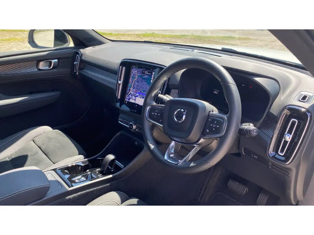 2024-volvo-xc40-20-b3-plus-big-4