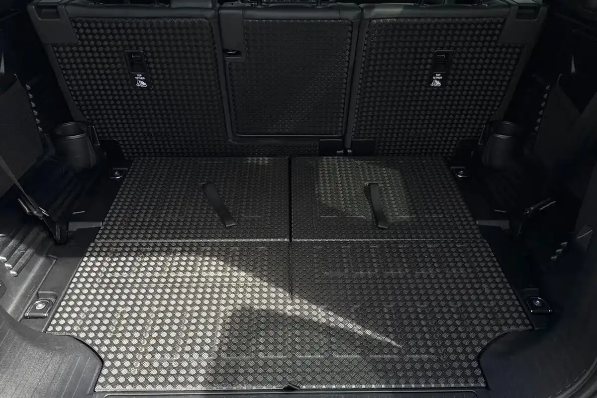 2024-land-rover-110-defender-30-d300-x-dynamic-hse-big-35