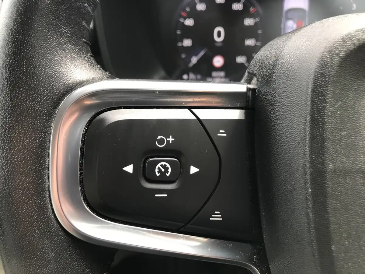 2021-volvo-xc40-15-t3-inscription-pro-163bhp-geartronic-big-23