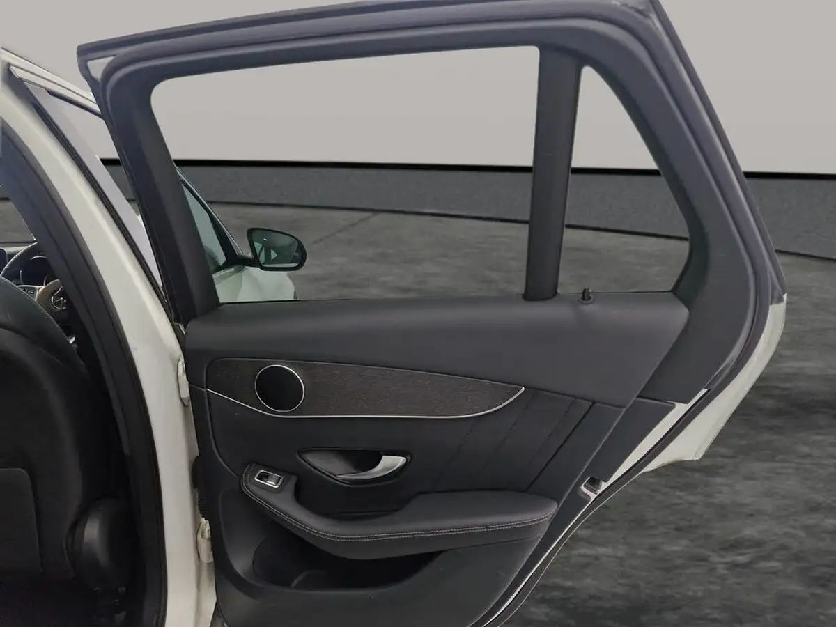 2020-mercedes-benz-glc-class-20d-glc220d-amg-line-station-wagon-5d-4matic-plus-big-21