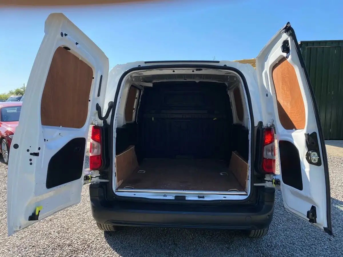 2021-peugeot-partner-15-bluehdi-1000-professional-100ps-eu6dt-panel-big-9