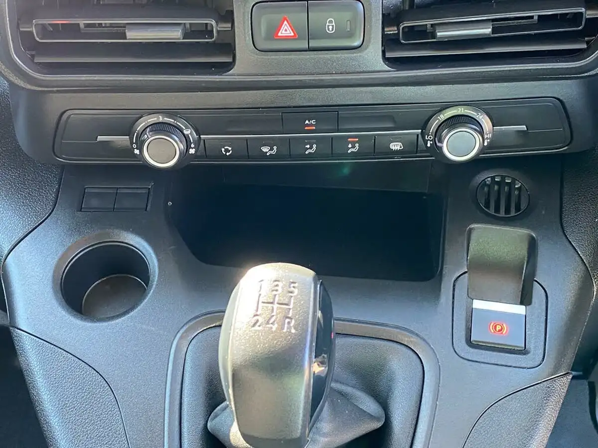 2021-peugeot-partner-15-bluehdi-1000-professional-100ps-eu6dt-panel-big-33