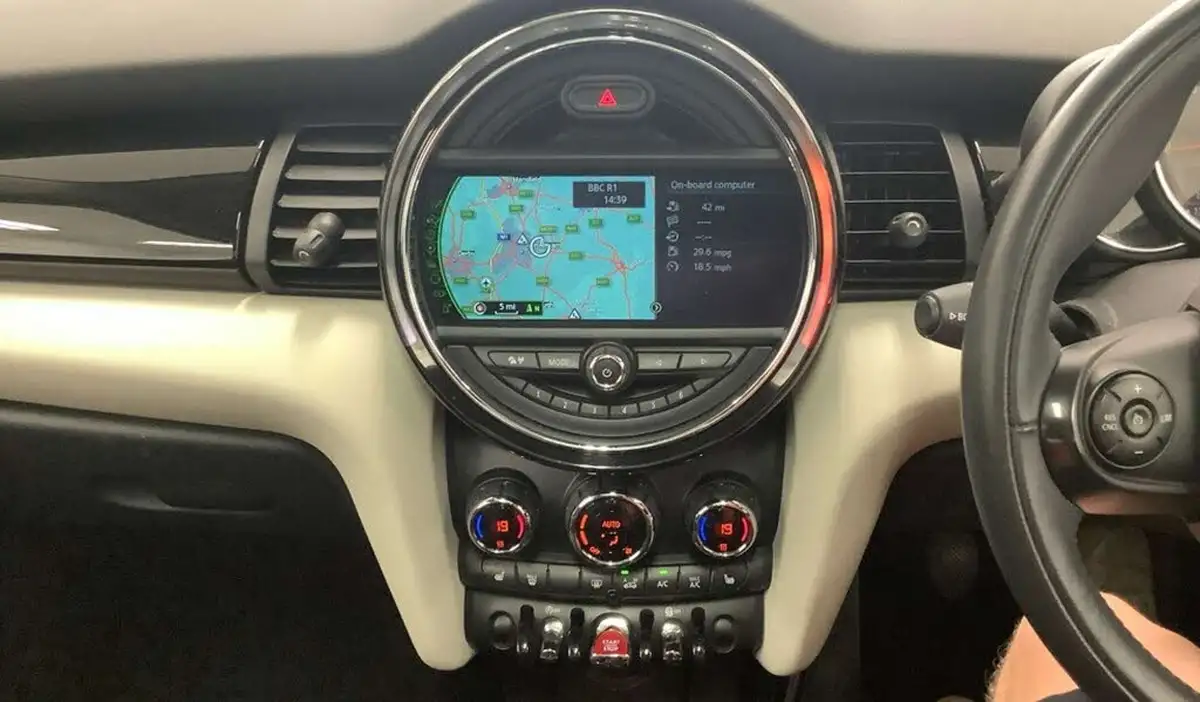 2016-mini-cooper-20-cooper-s-chili-ss-hatchback-3d-big-14