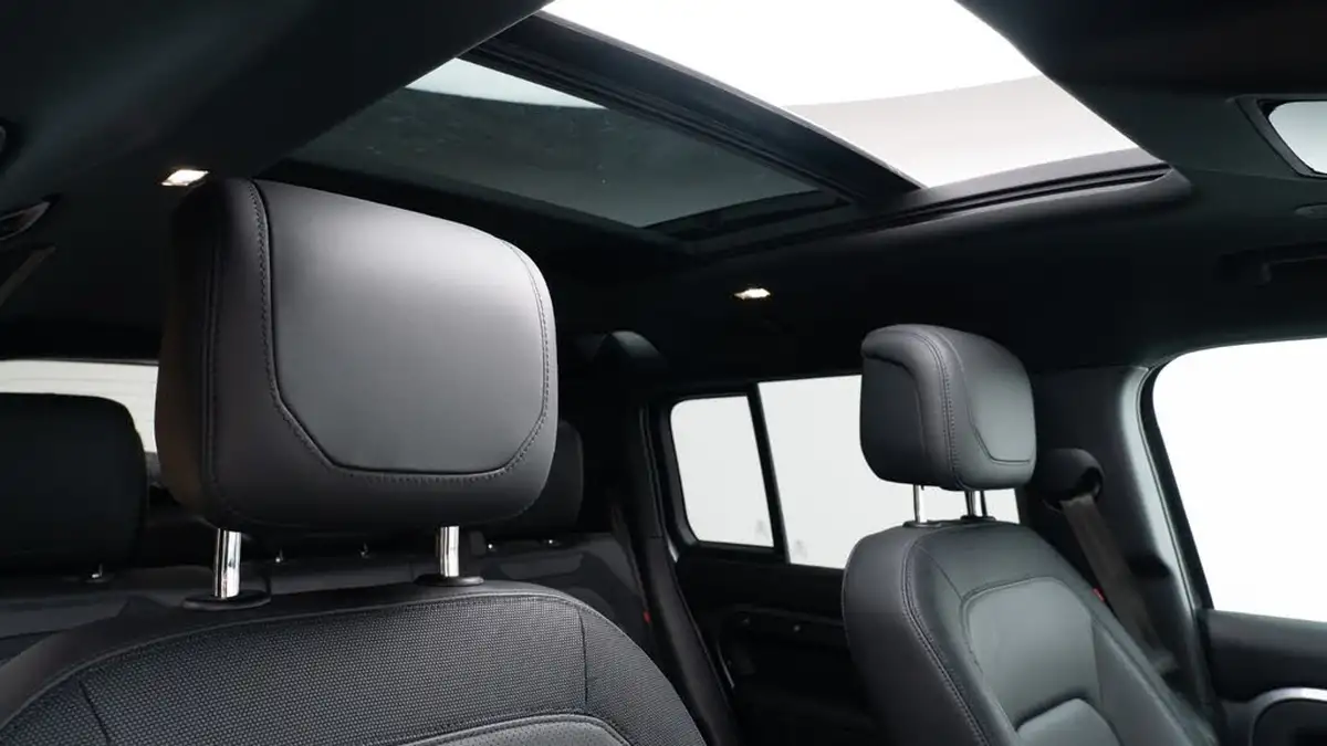 2024-land-rover-110-defender-30-d300-x-dynamic-hse-big-22