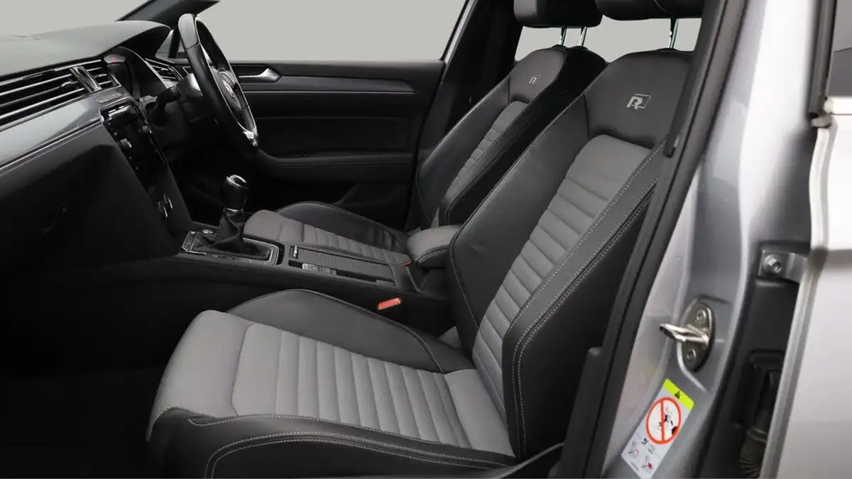 2019-volkswagen-passat-20tdi-r-line-150ps-scr-saloon-4d-big-17