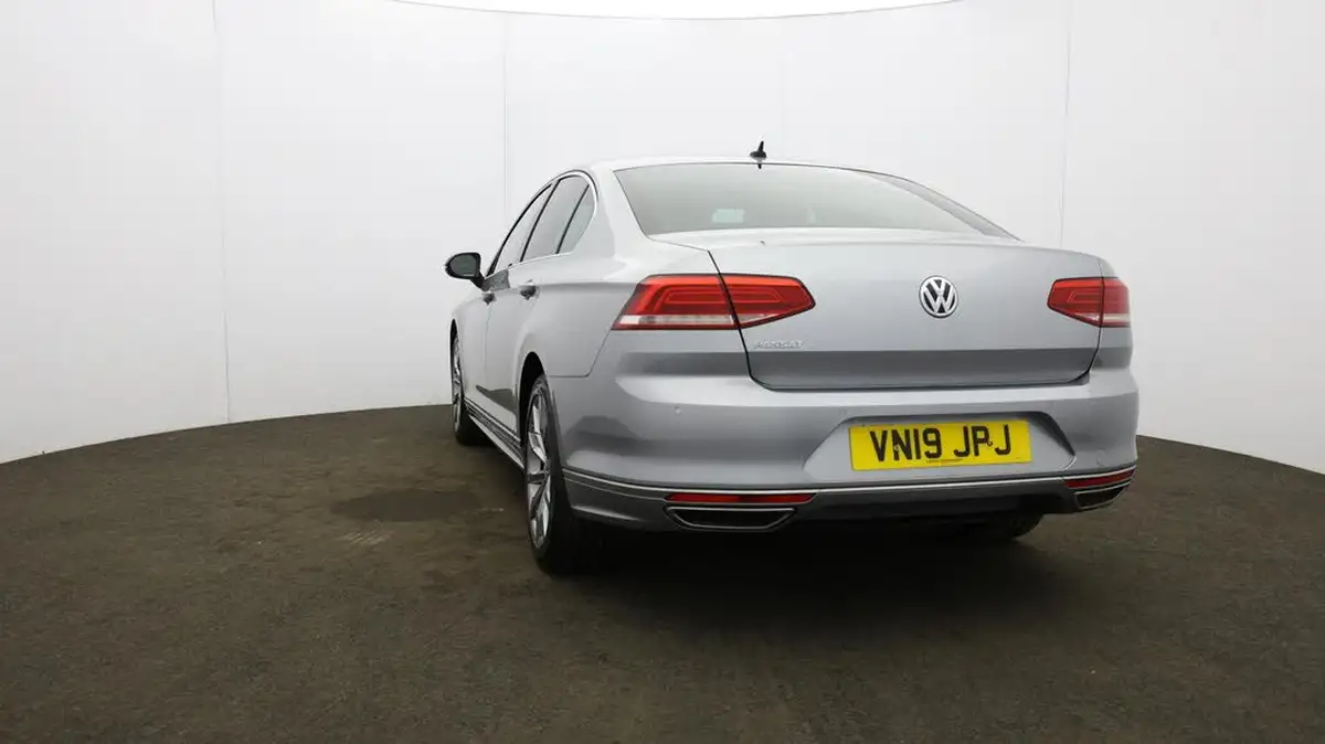 2019-volkswagen-passat-20tdi-r-line-150ps-scr-saloon-4d-big-57