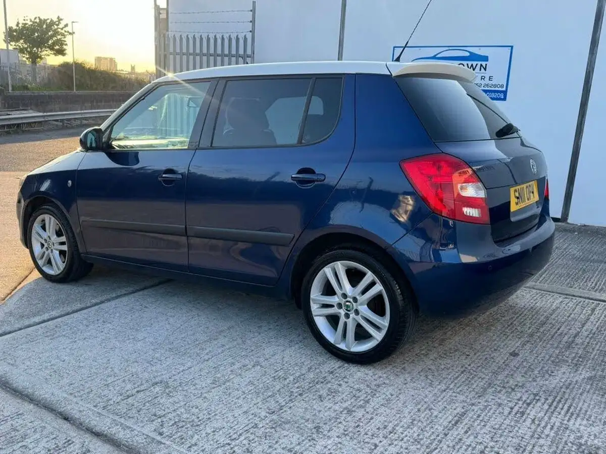 2011-skoda-fabia-12-elegance-tsi-105bhp-hatchback-1197cc-big-2