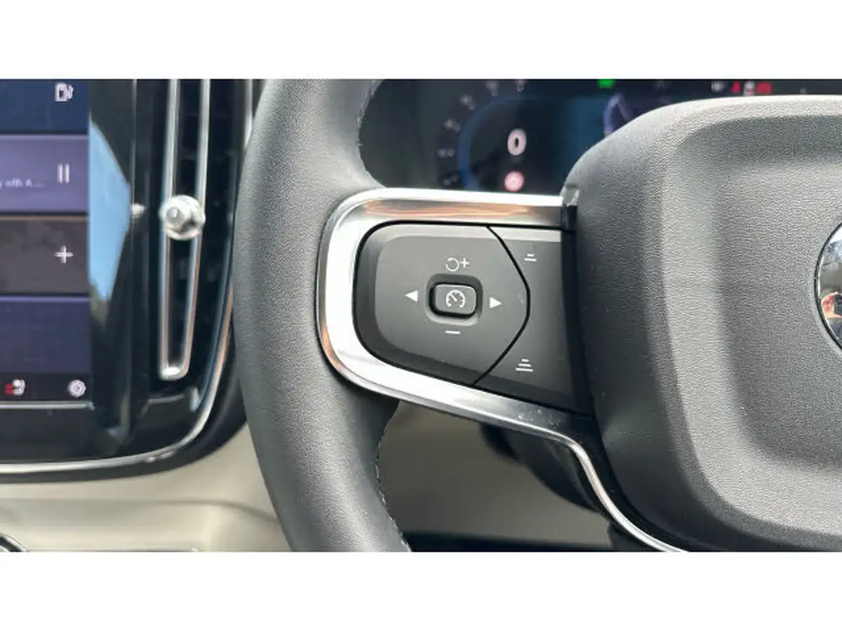 2023-volvo-xc40-20-b4-plus-awd-big-17