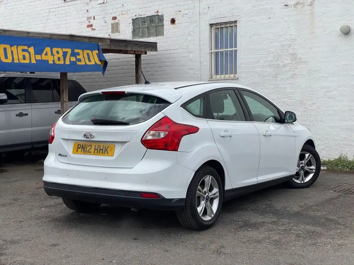 2012-ford-focus-16-zetec-ti-vct-125ps-hatchback-big-11