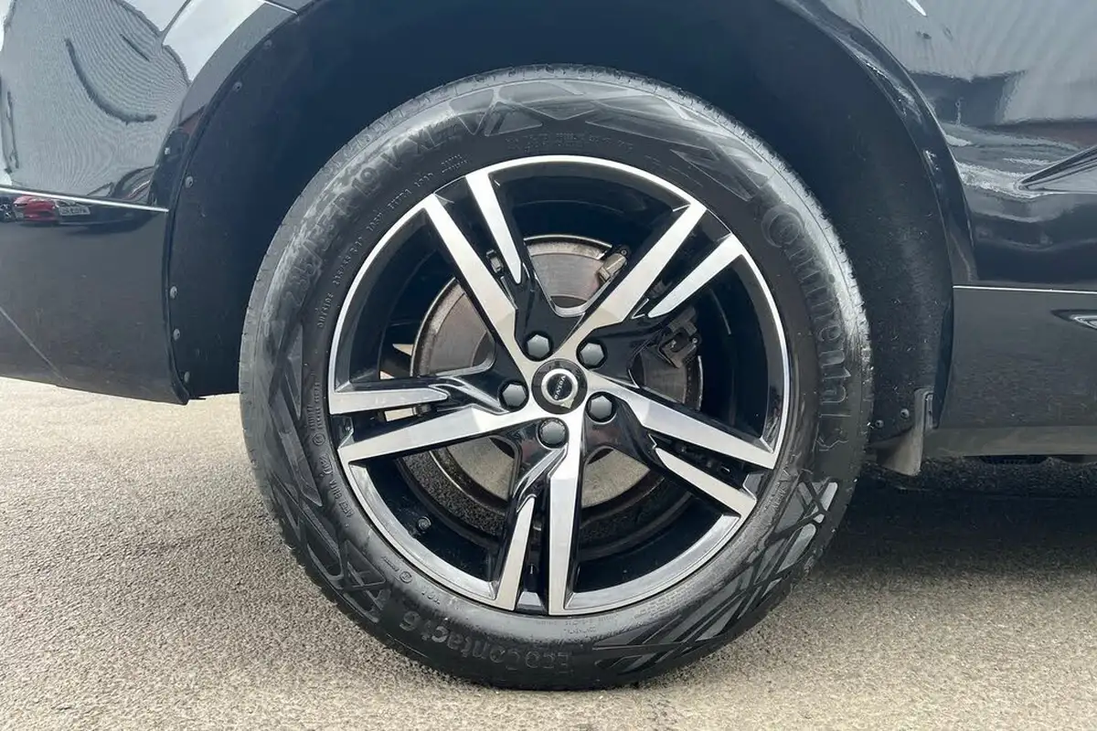 2021-volvo-xc60-20td-b4-r-design-awd-big-4