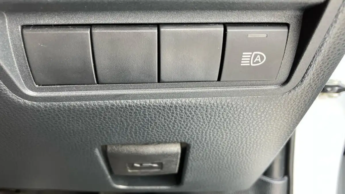 2021-toyota-yaris-15-vvt-i-design-big-28