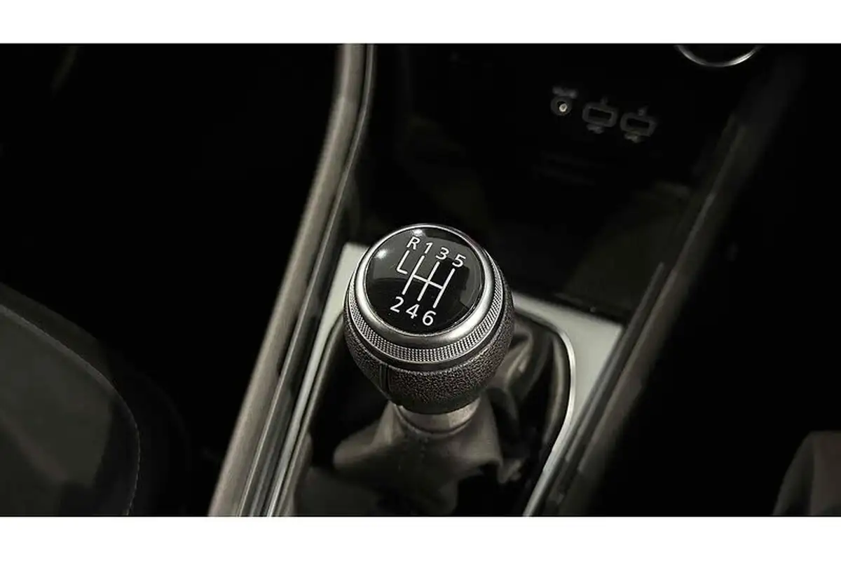 2021-renault-captur-13-tce-iconic-140ps-big-38