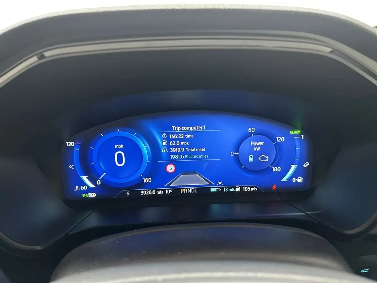 2023-ford-kuga-big-18