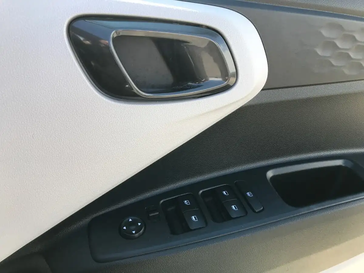 2022-hyundai-i10-10-premium-auto-big-30