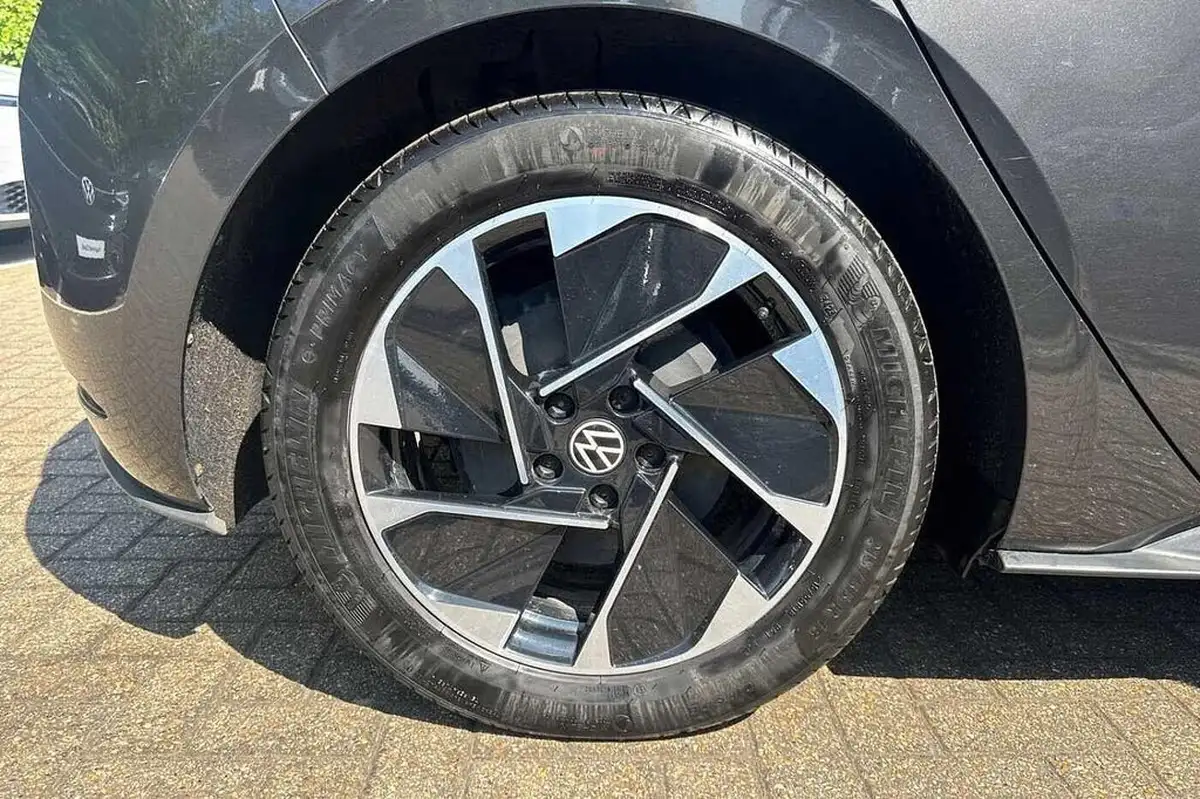 2020-volkswagen-id3-e-life-big-4