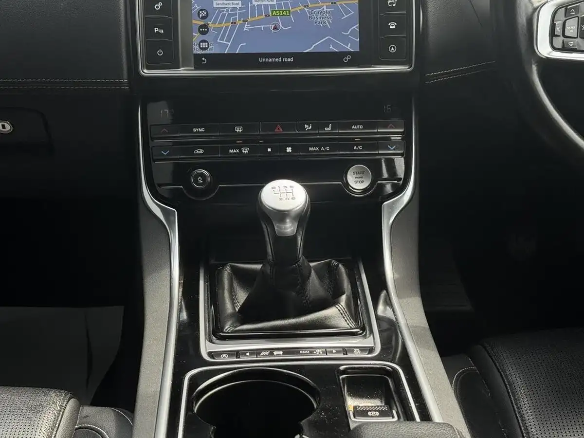 2017-jaguar-xe-20d-r-sport-180ps-1999cc-big-34