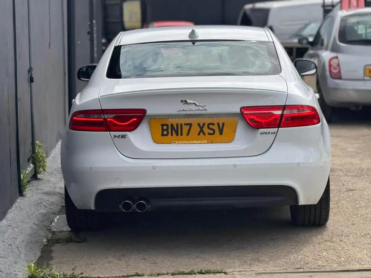 2017-jaguar-xe-20d-r-sport-180ps-1999cc-big-10