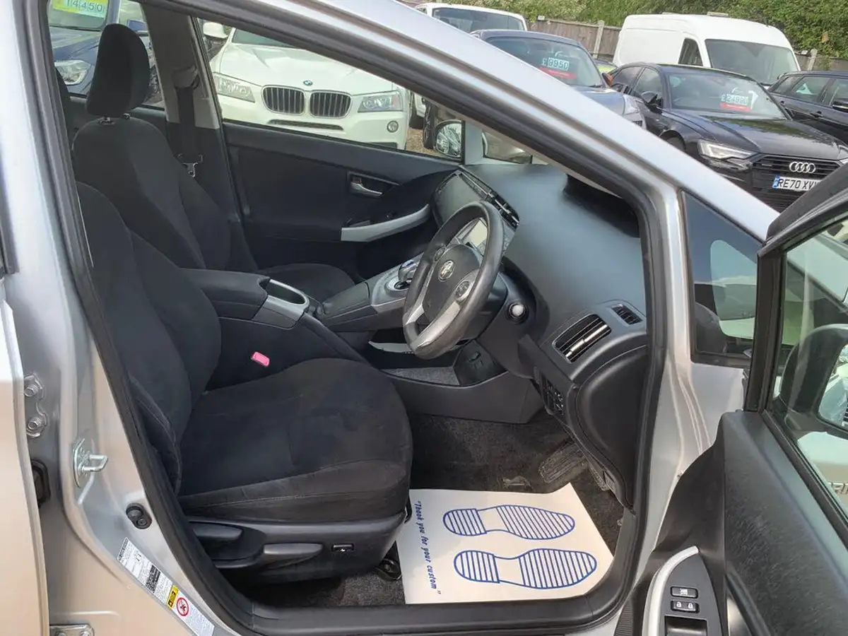 2012-toyota-prius-18-vvt-i-t3-1798cc-big-18