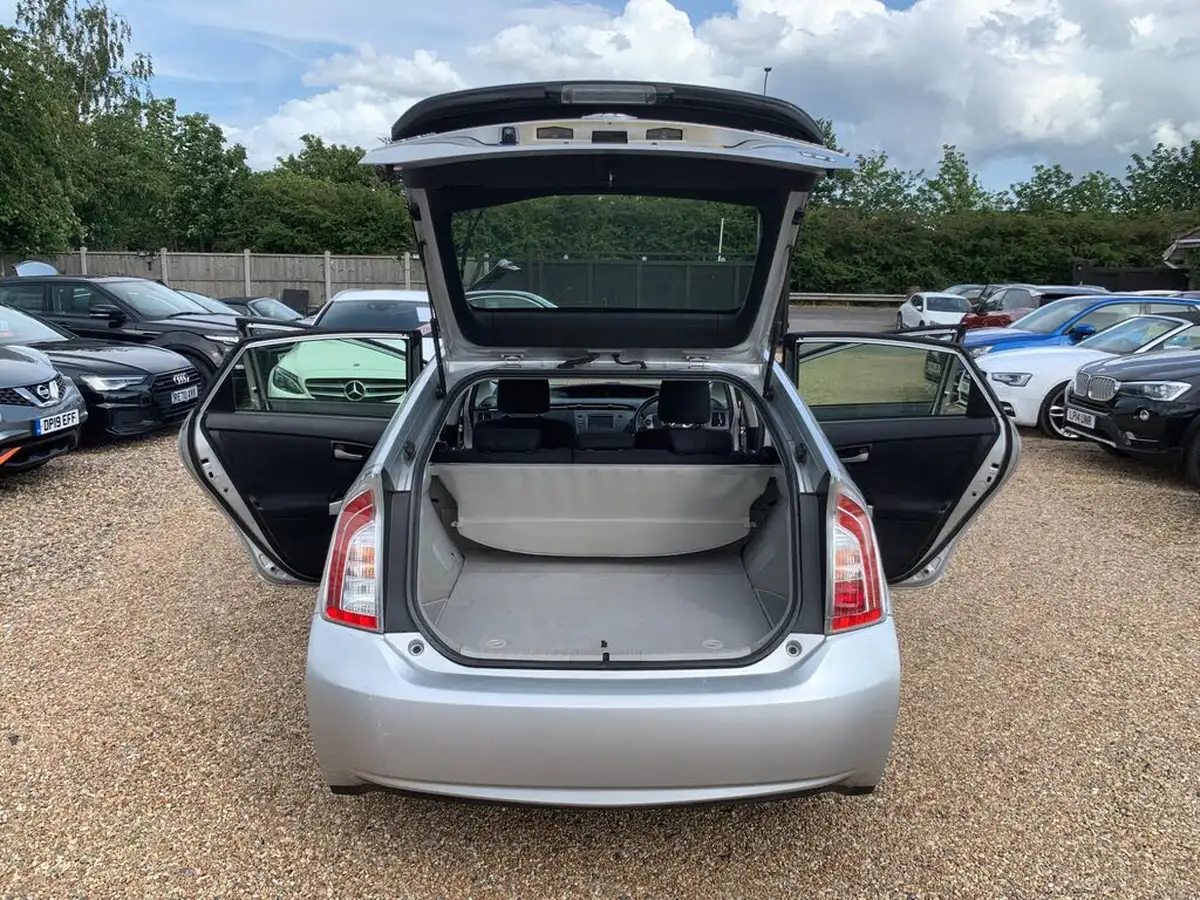 2012-toyota-prius-18-vvt-i-t3-1798cc-big-42