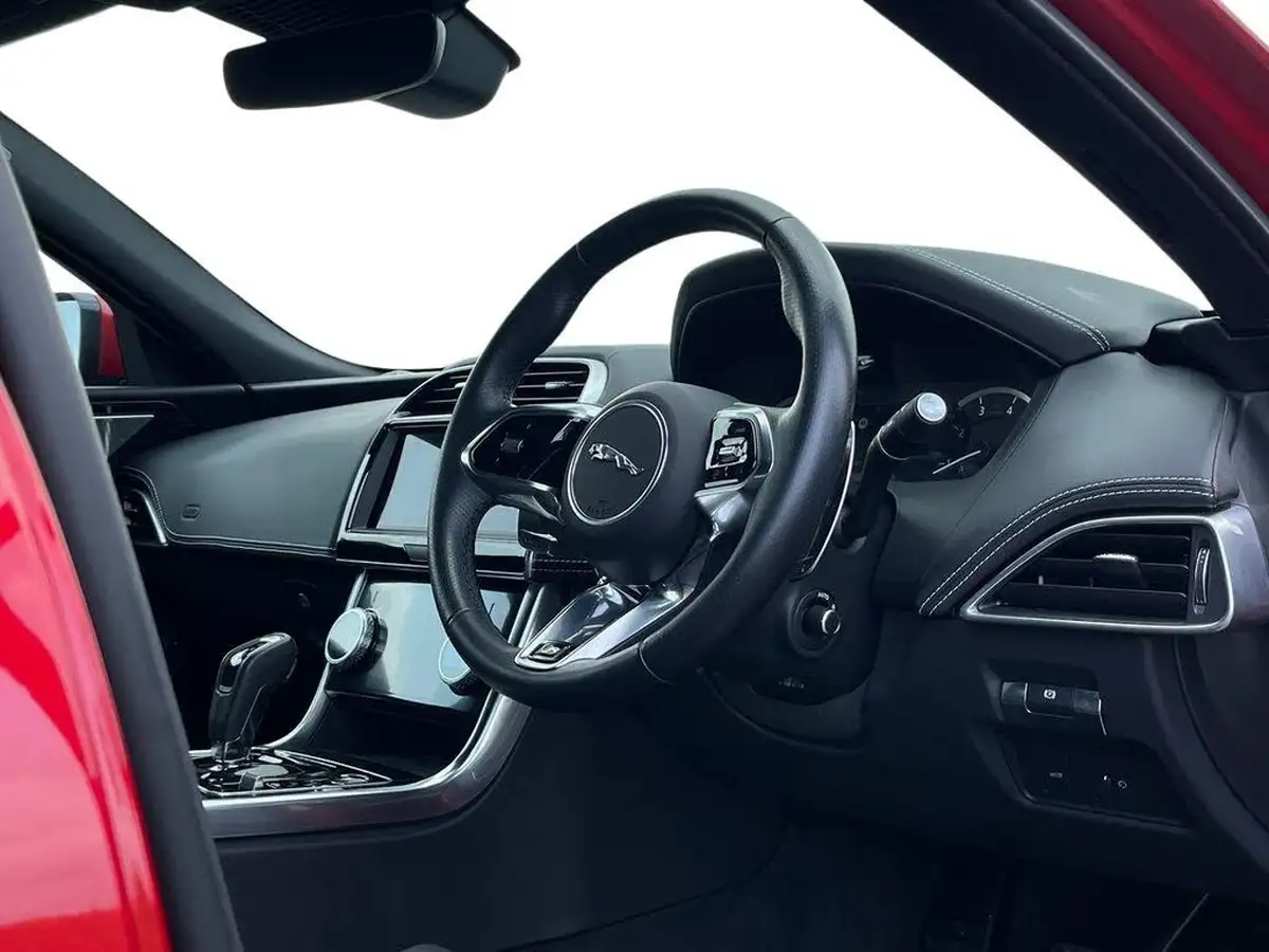 2024-jaguar-xe-big-2