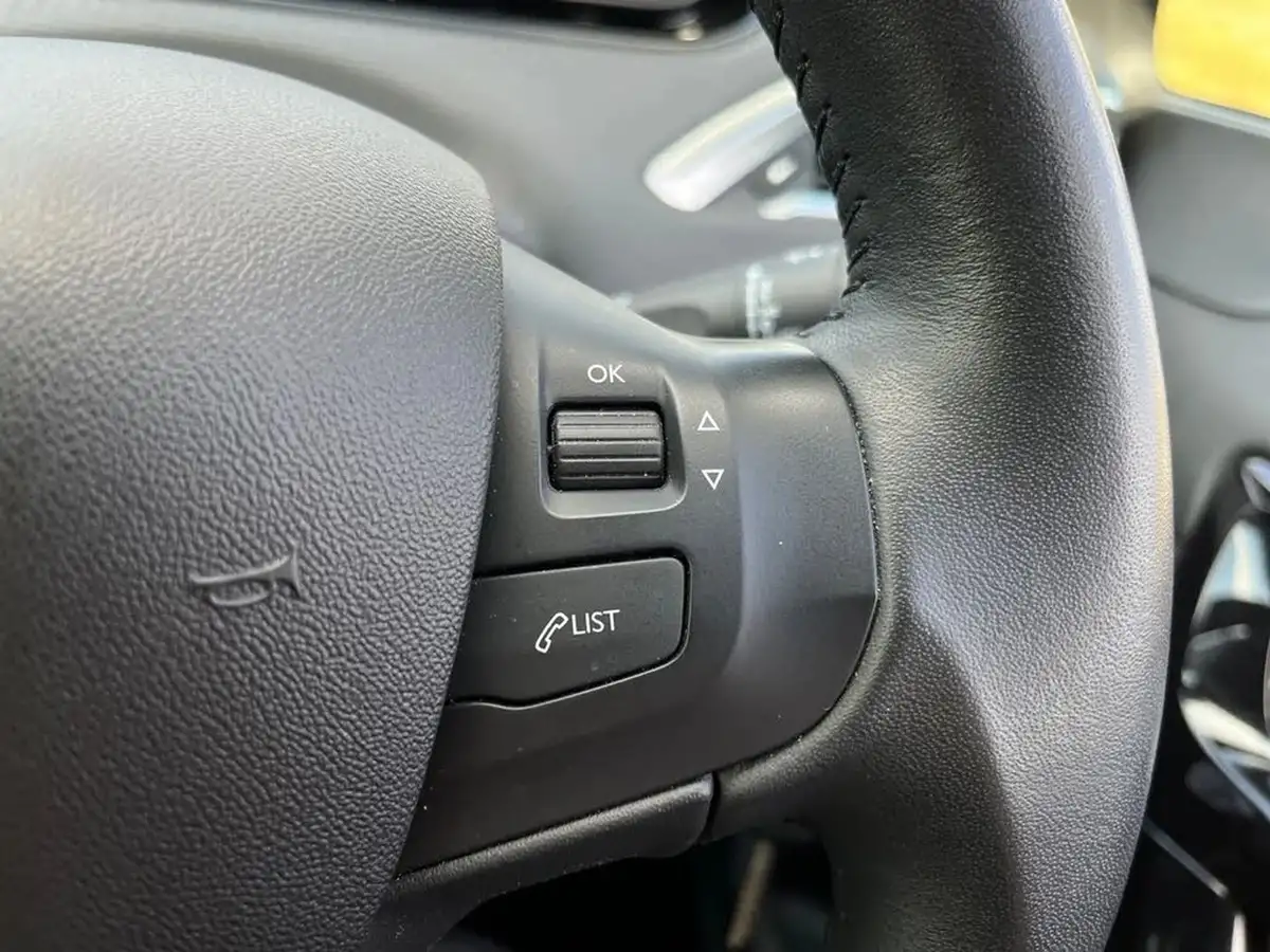 2019-peugeot-208-12-puretech-signature-big-41
