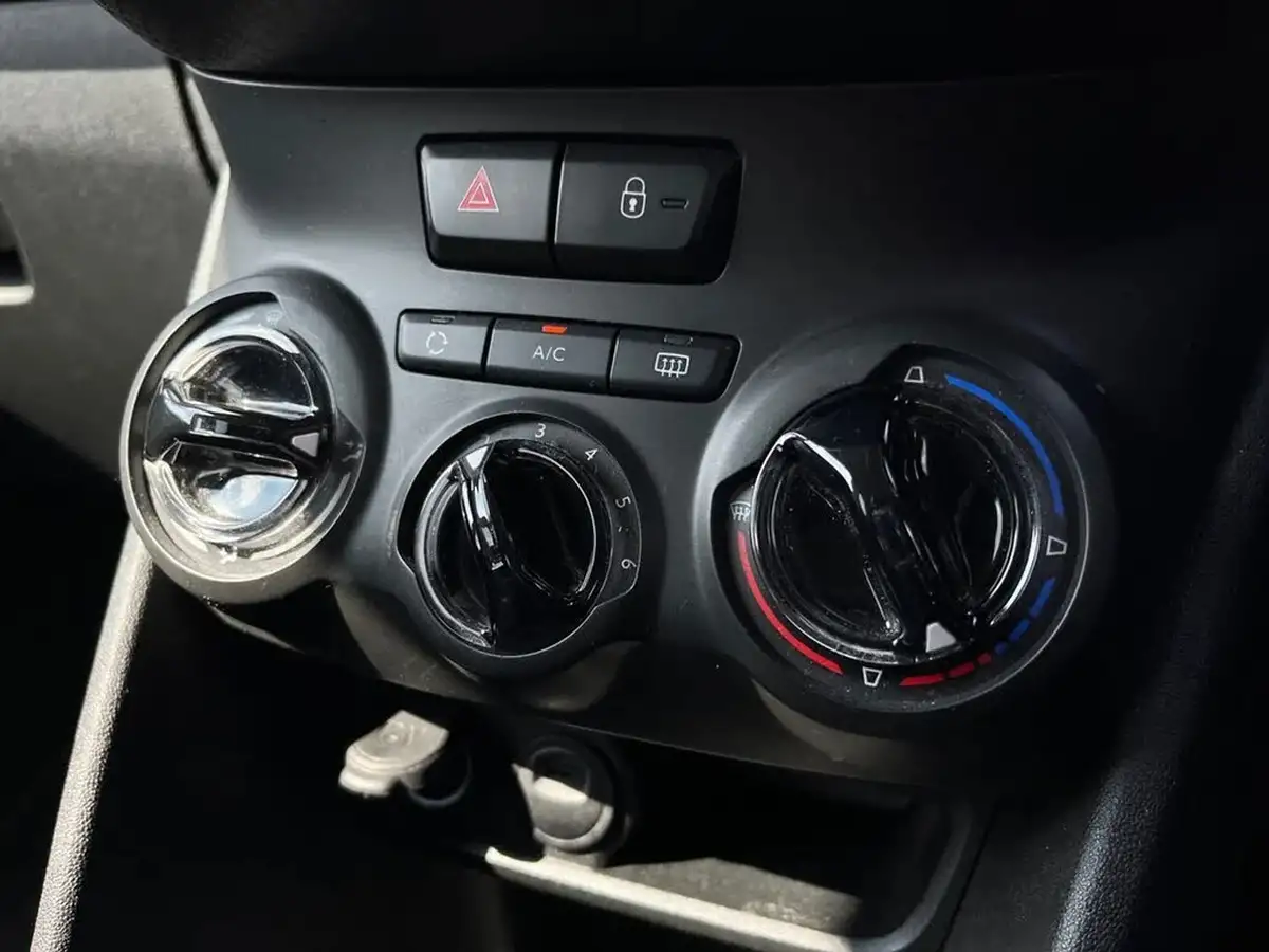 2019-peugeot-208-12-puretech-signature-big-13