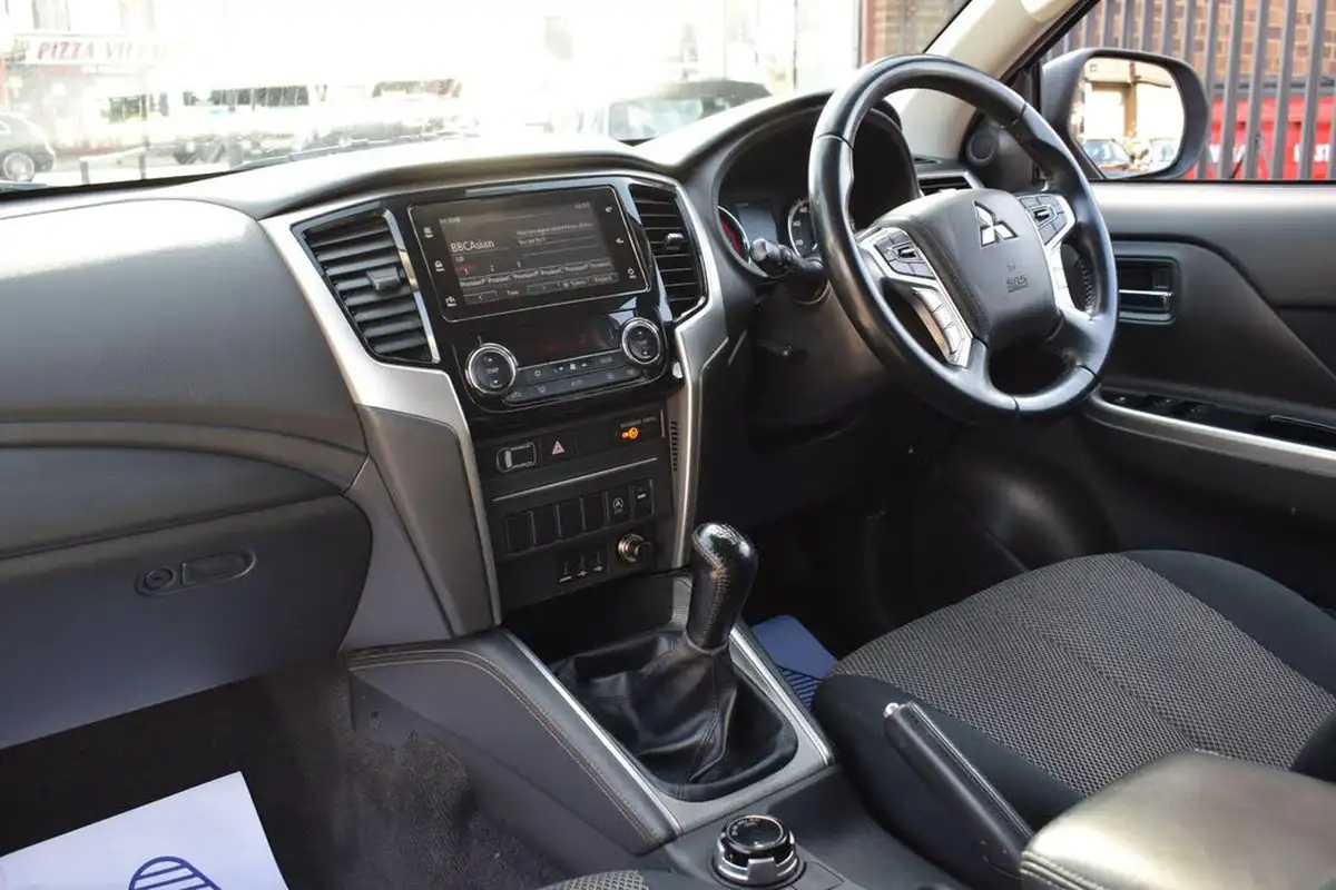 2021-mitsubishi-l200-22di-d-warrior-big-1