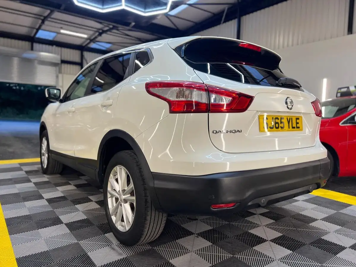 2015-nissan-qashqai-12-acenta-dig-t115ps-smart-vision-pack-big-5