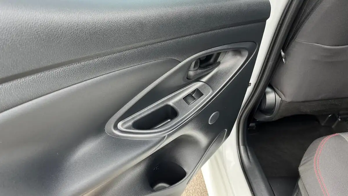 2022-toyota-yaris-15-vvt-i-gr-sport-big-30