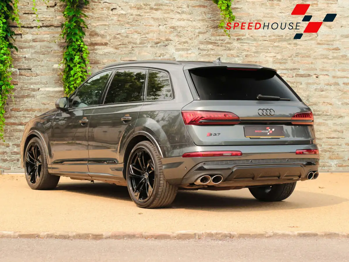 2022-audi-sq7-40-tfsi-black-edition-big-5