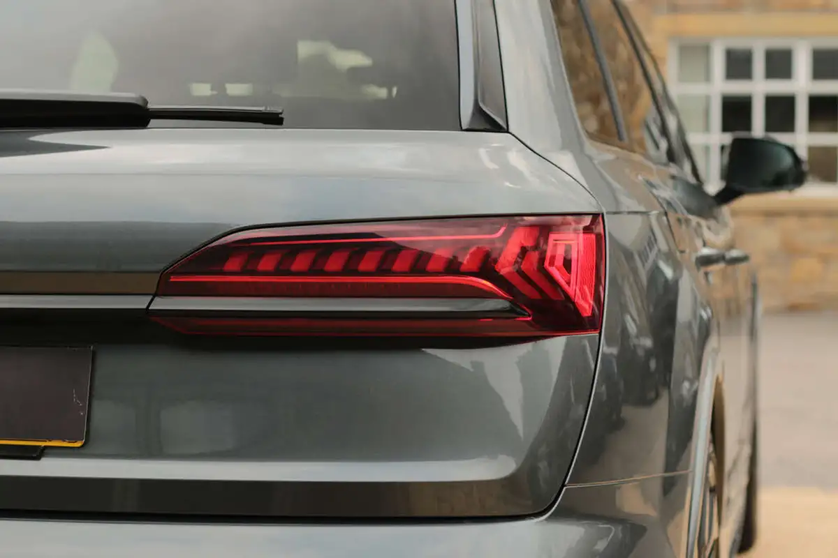 2022-audi-sq7-40-tfsi-black-edition-big-29