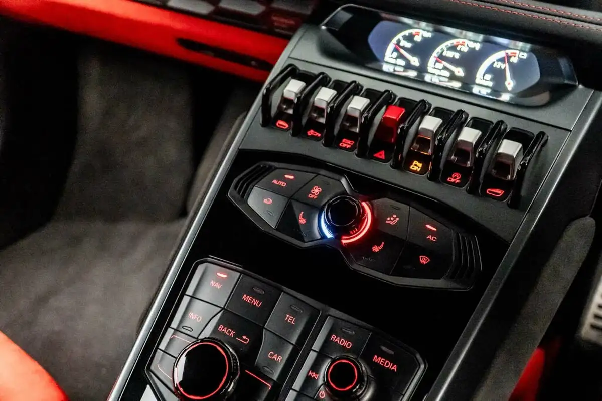 2016-lamborghini-huracan-52-lp-610-4-4wd-coupe-big-28