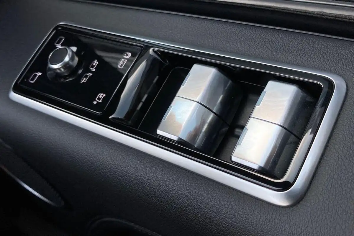 2020-land-rover-range-rover-30-sdv6-vogue-big-33