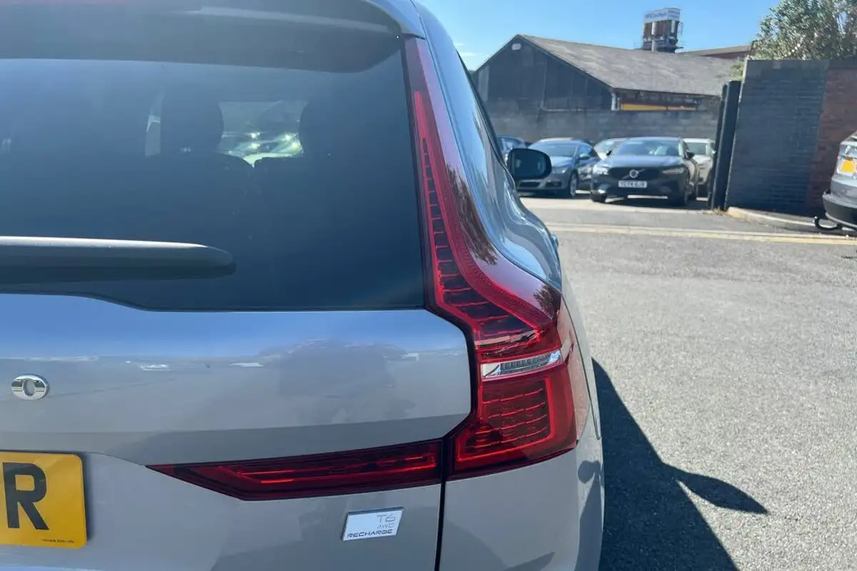 2024-volvo-xc60-20-b5-plus-big-19