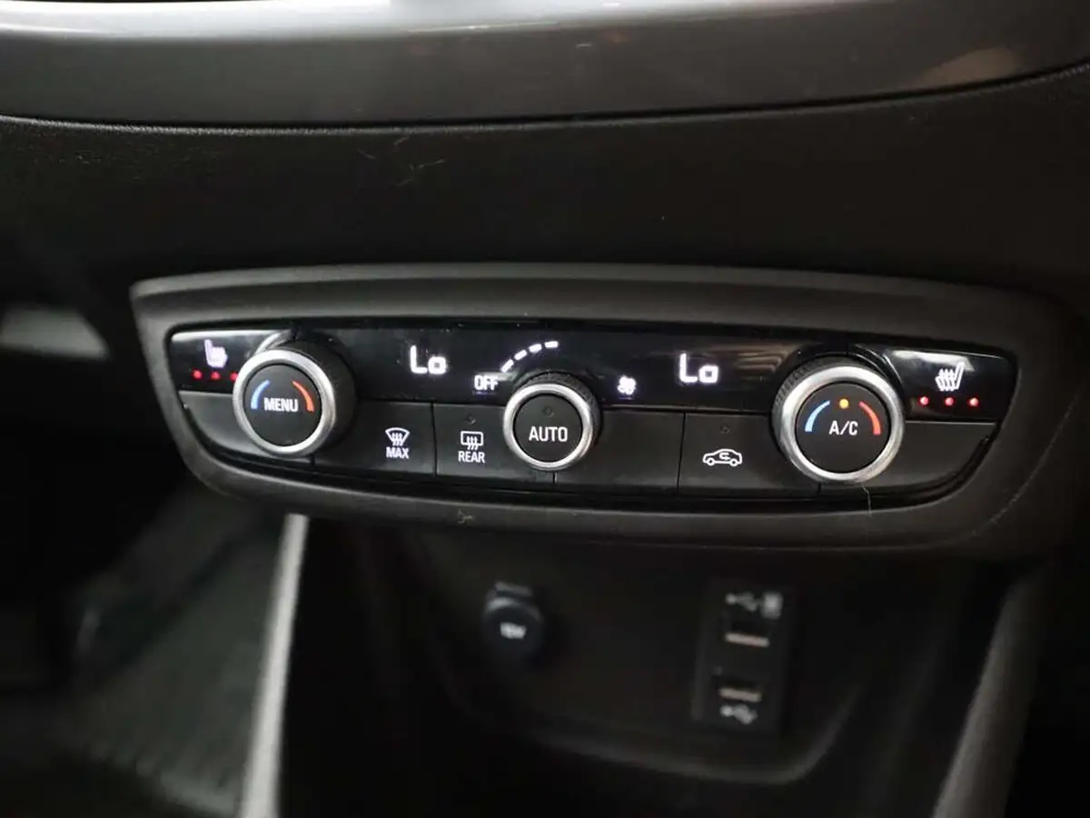2023-vauxhall-crossland-big-30