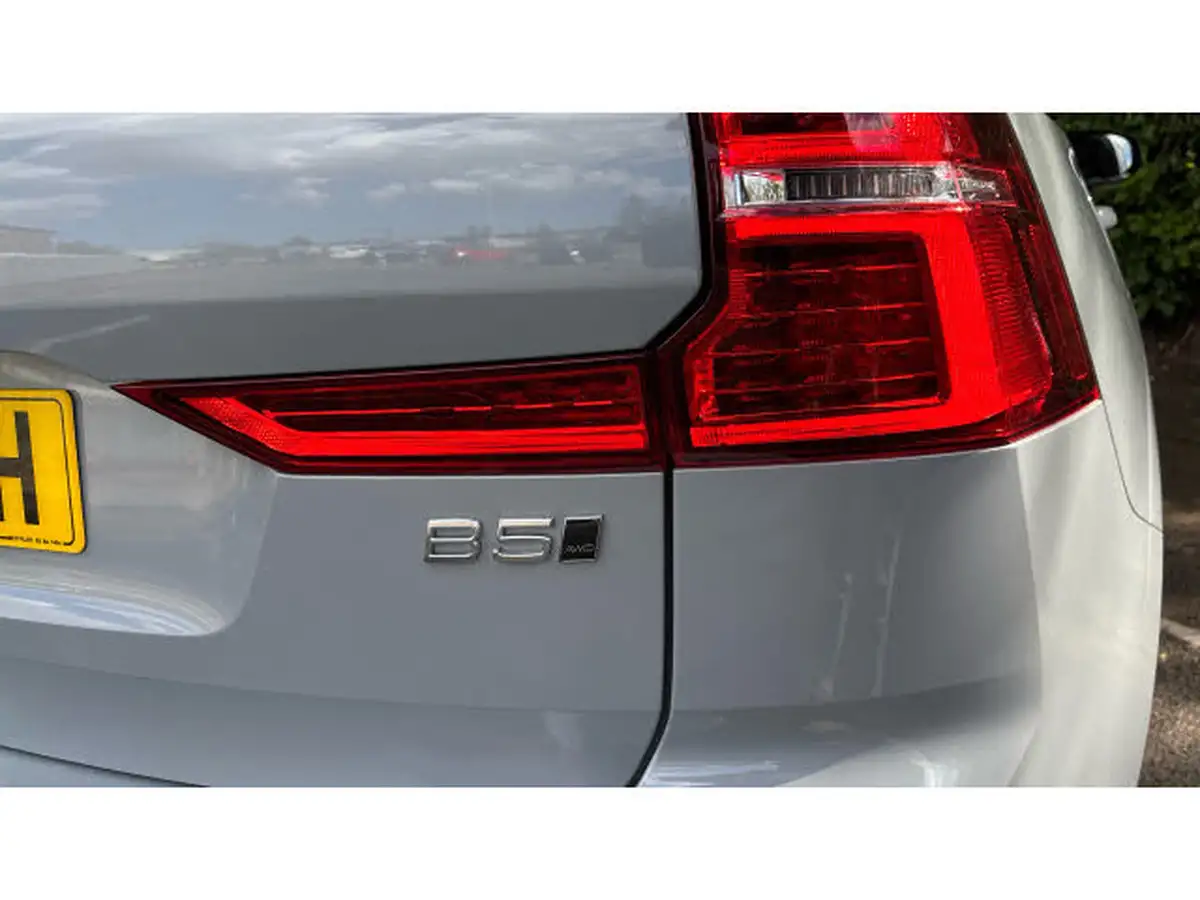 2023-volvo-xc60-20-b5-plus-big-40