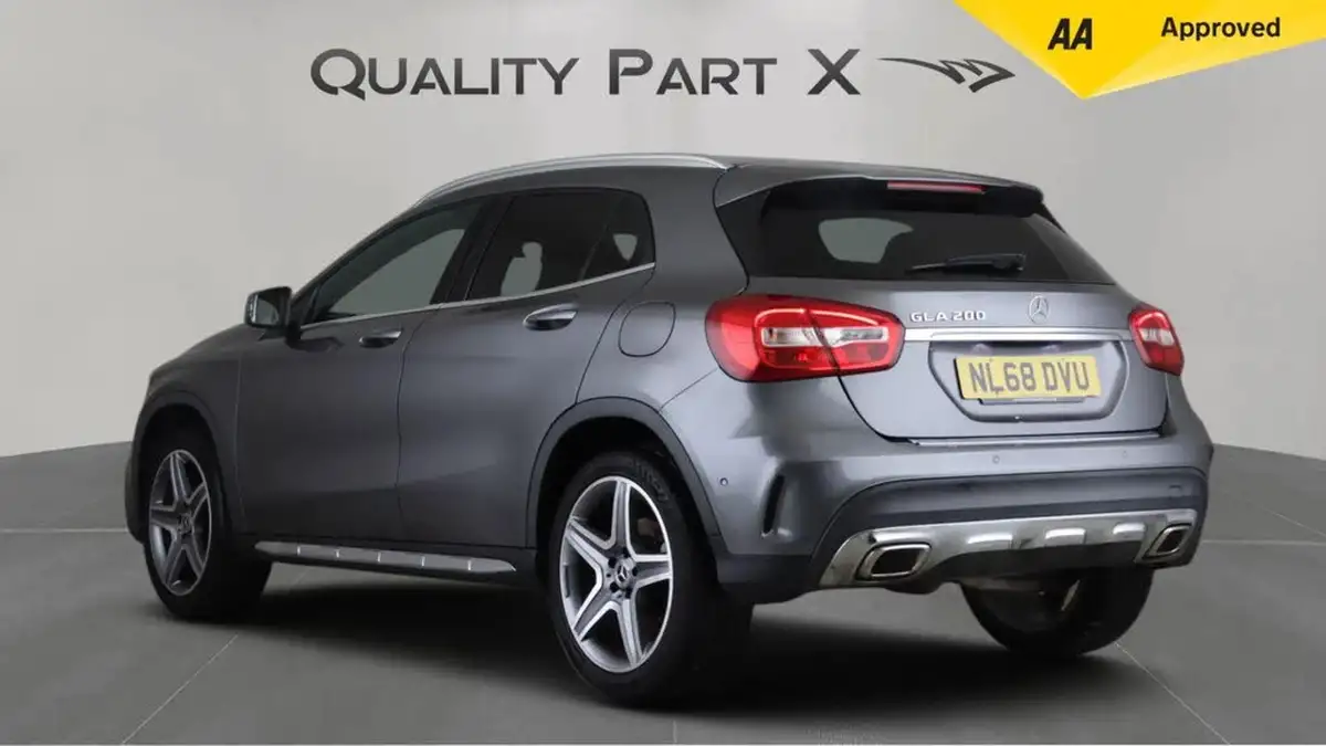 2018-mercedes-benz-gla-class-16-gla-200-amg-line-156ps-executive-big-3