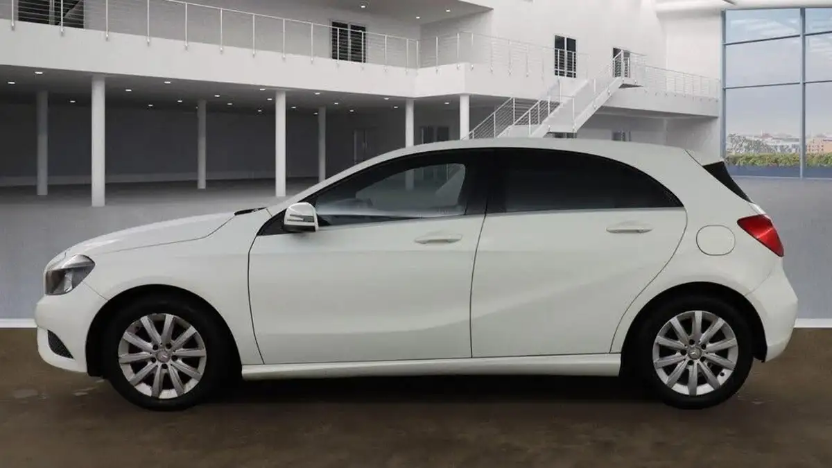 2015-mercedes-benz-a-class-15-cdi-a180-se-109bhp-e6-big-11
