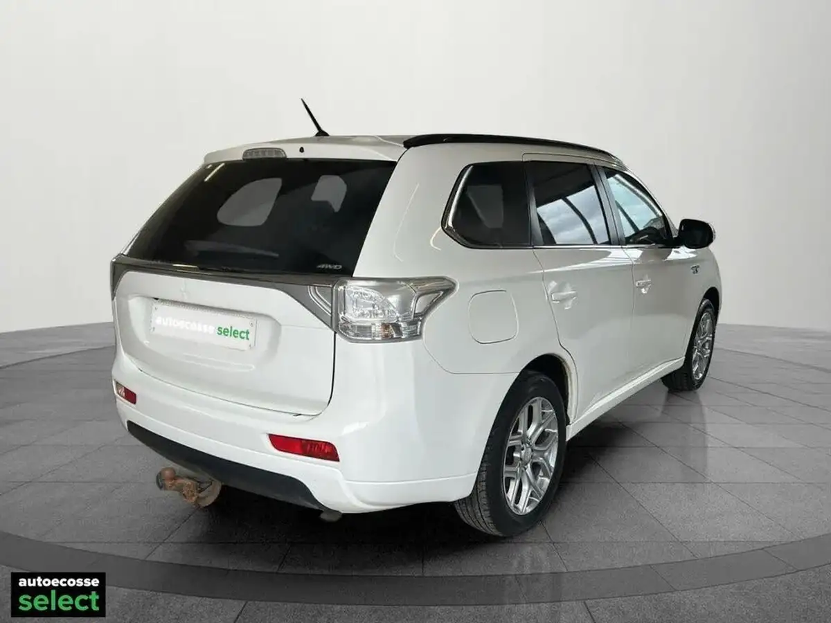 2015-mitsubishi-outlander-20-gx4h-phev-big-7