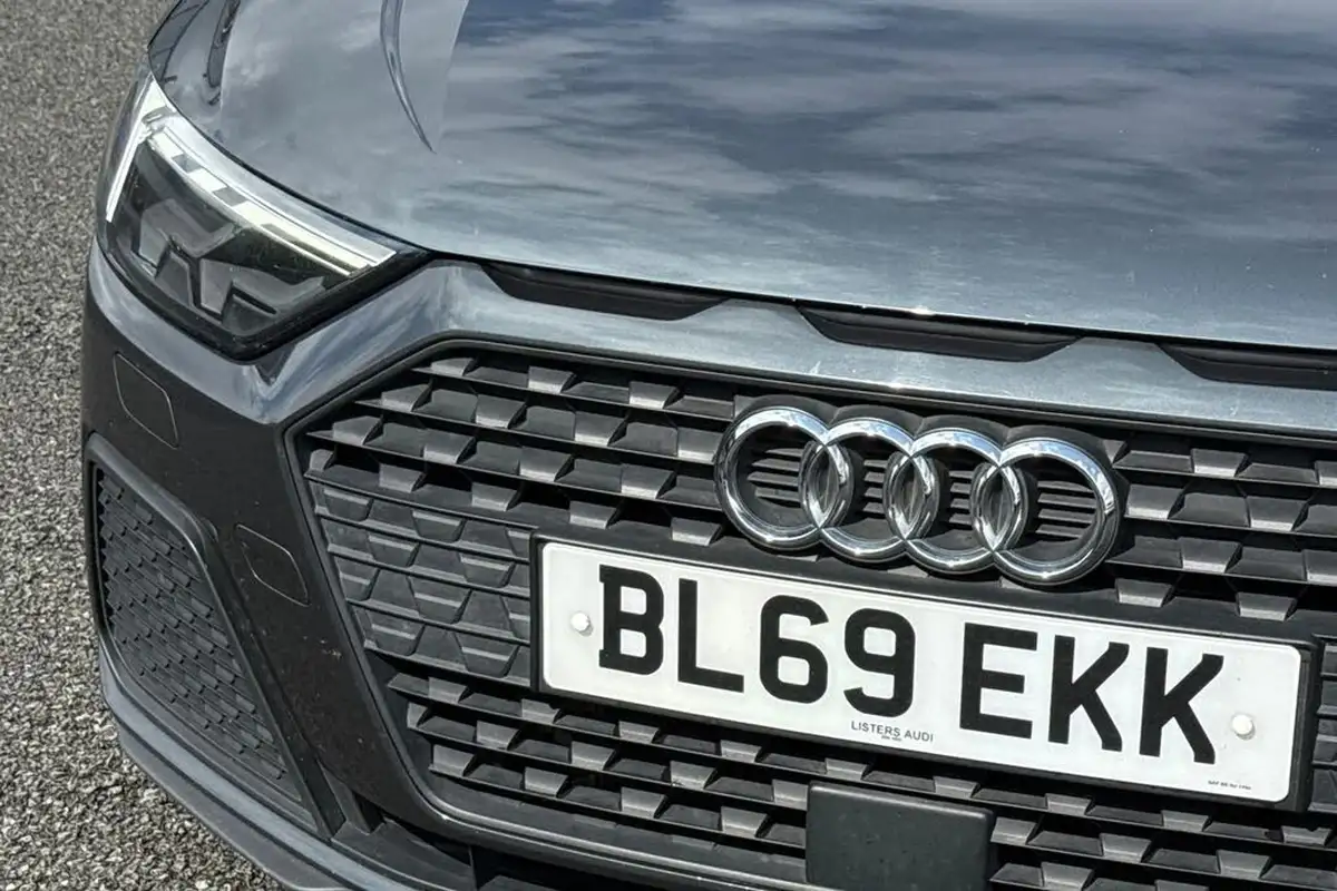 2019-audi-a1-10-30-tfsi-technik-big-24