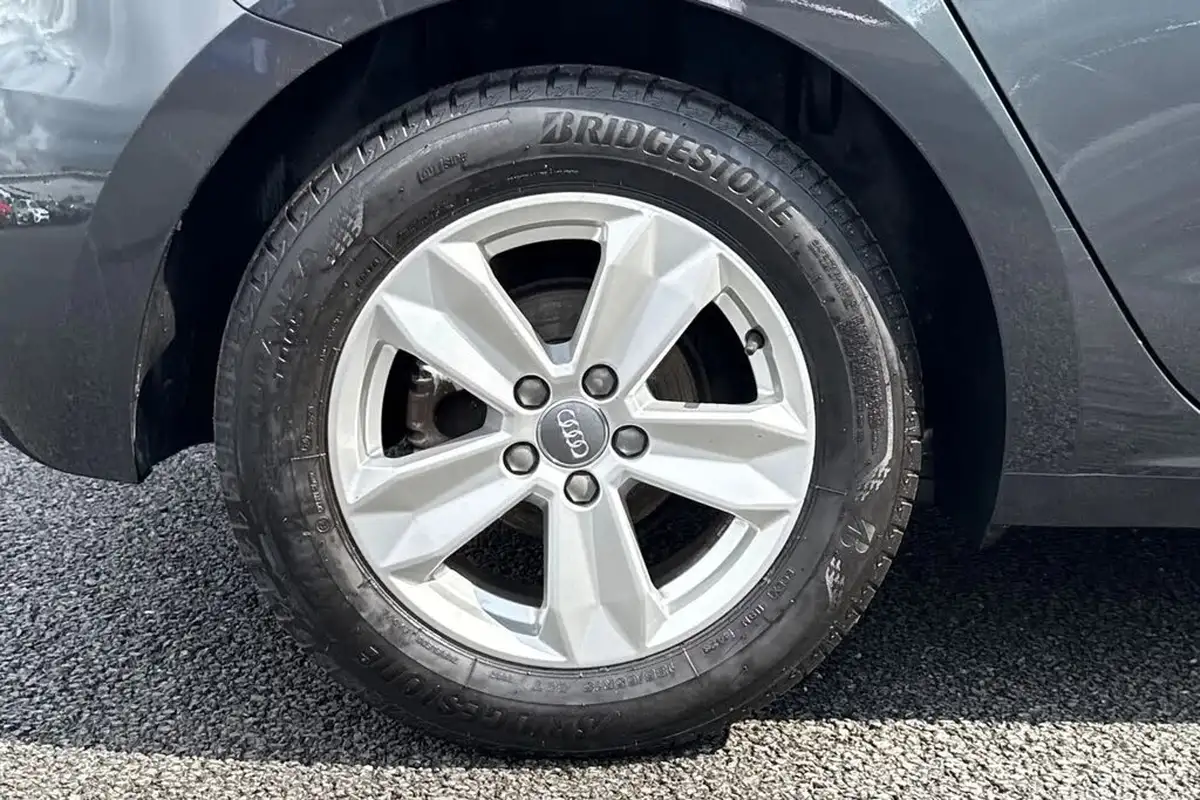 2019-audi-a1-10-30-tfsi-technik-big-20