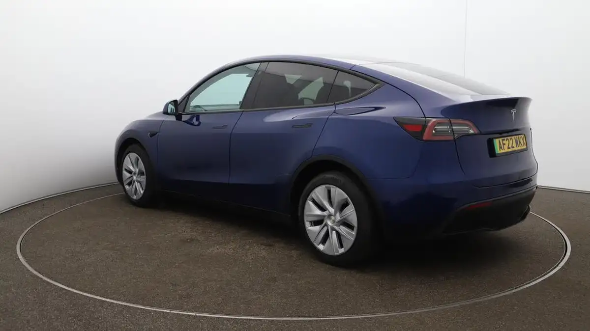 2022-tesla-model-y-e-long-range-big-63
