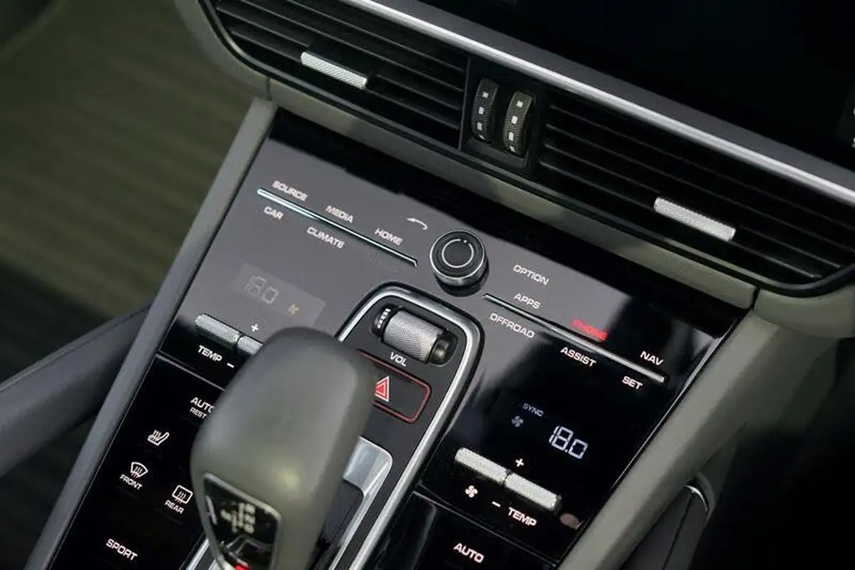 2019-porsche-cayenne-40-v8-turbo-coupe-big-46