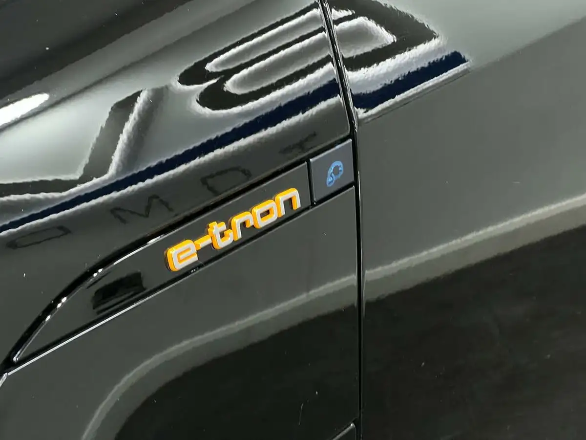 2021-audi-e-tron-50e-technik-station-wagon-big-16