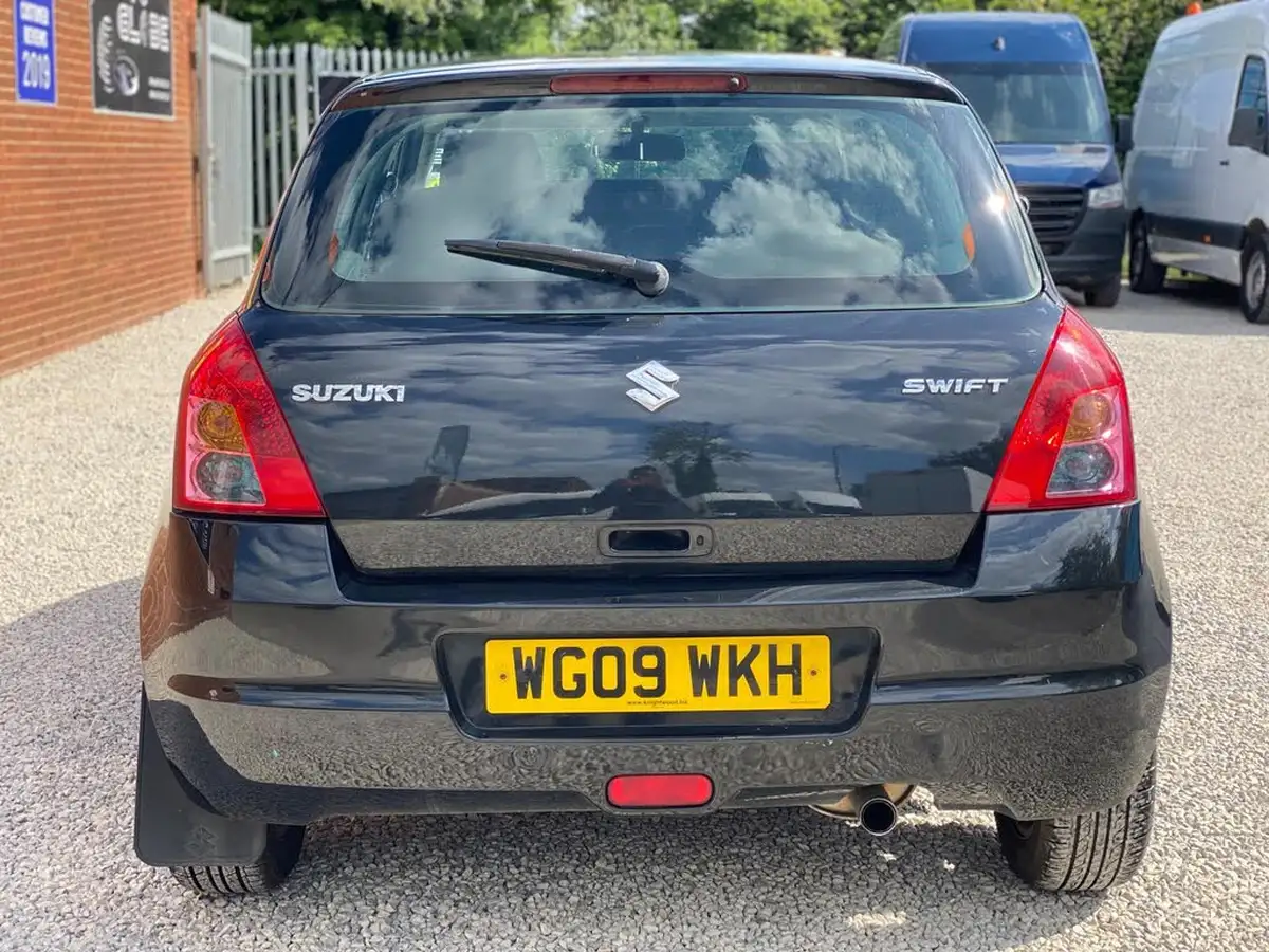 2009-suzuki-swift-13td-big-15