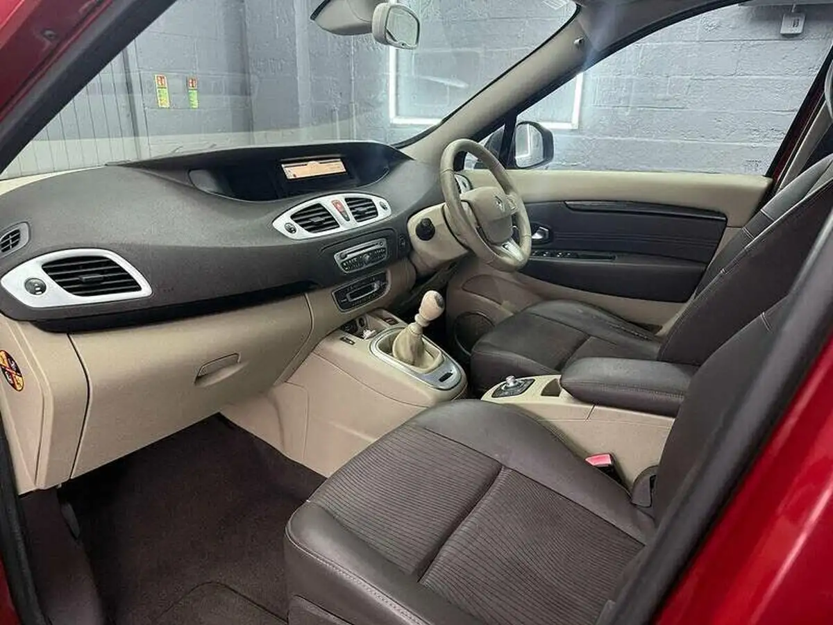 2010-renault-scenic-15td-privilege-tom-tom-big-14