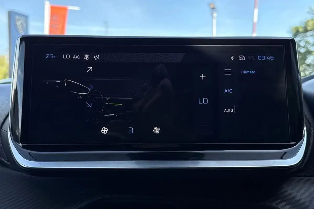 2024-peugeot-208-12-puretech-allure-big-40